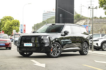 2025 Lynk & Co 900 PHEV